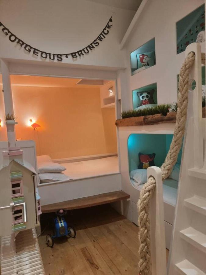 Quirky Seaside Family Cottage Walk To The Waves! Brighton Luaran gambar